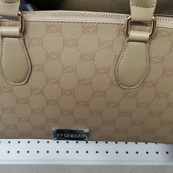 Guess,bebe shoulders bags and hand bag - Picture 2 of 3